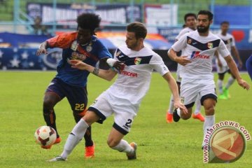 Arema menang telak 5-2 atas Mitra Kukar