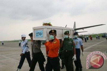 Jenazah korban AirAsia diterbangkan menuju Alor