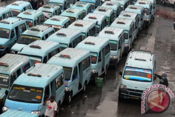 Tarif angkutan umum Jakarta turun