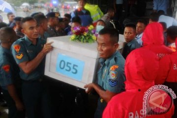 RS Bhayangkara terima 10 jenazah korban AirAsia