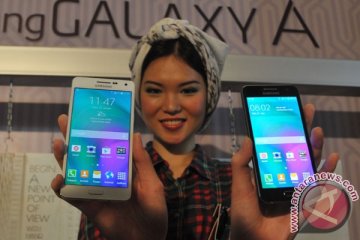 Samsung luncurkan dua ponsel unibody berbahan metal
