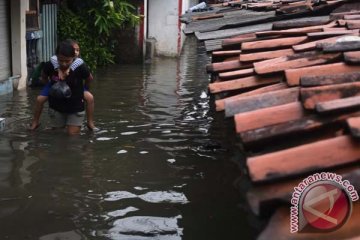 Hampir 11.000 warga Jakarta Barat mengungsi akibat banjir