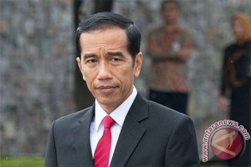 Jokowi ke pasar ikan, ratusan warga antusiastis menunggu