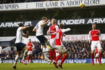 Harry Kane bawa Tottenham tekuk Arsenal 2-1