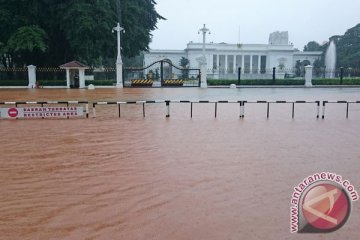 Jokowi akan undang Gubernur DKI bahas banjir