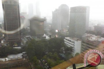 Hujan ringan guyur Jakarta hari ini