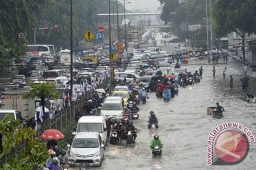 Tukang ojek bisa kantongi Rp700.000 per hari saat banjir