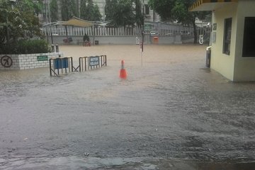 Banjir di kantor Gubernur Ahok mulai surut