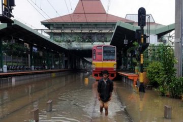 Stasiun Jakarta Kota terendam air 10 cm