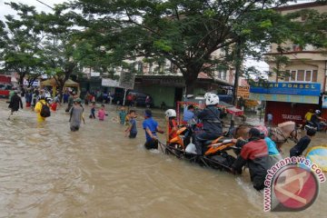 Lima kecamatan di Kota Tangerang masih banjir