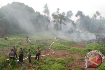 Kebakaran lahan di Kampar mendekati pemukiman warga