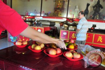 Aneka kuliner dan buah keberuntungan dalam perayaan Imlek