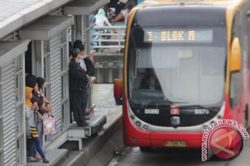 JPO Setiabudi dibongkar, Transjakarta stop operasi