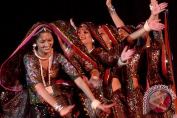 TARIAN RAKYAT GUJARATI GARBA
