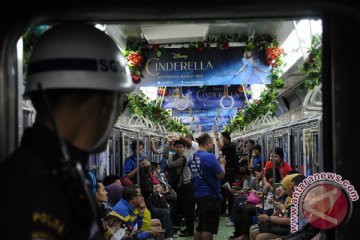 Sensasi suasana Cinderella di KRL Jabodetabek hari ini