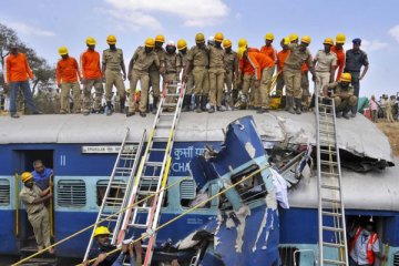 Jumlah korban jiwa jadi 61 dalam bencana kereta di India