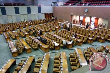 DPR aklamasi sahkan revisi UU Pilkada dan UU Pemda