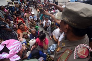 Jelang imlek, pengemis berkumpul di Vihara Dharma Bhakti