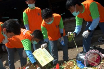 Cimahi bagikan 50 tempat sampah gratis