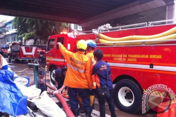 35 mobil pemadam kebakaran jinakan kebakaran Jakpus