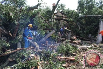 Puting beliung rusak lima rumah di Pamekasan