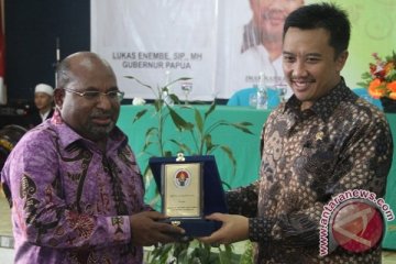 Menpora dan Gubernur Papua
