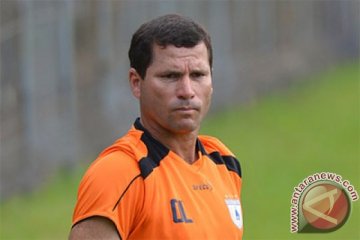 Pelatih Persipura Oswaldo pulang ke Brasil