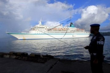 Kapal Pesiar Albatros di Ambpn