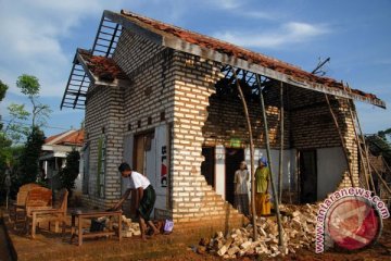 Akibat angin kencang, 52 bangunan di Pamekasan-Madura rusak