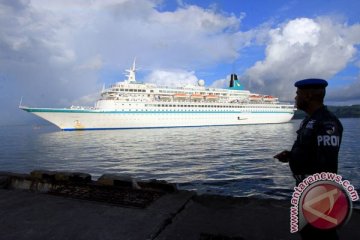 Kapal pesiar "Caledonian Sky Cruise" singgahi Wakatobi