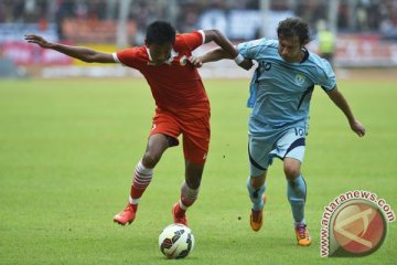 Arema ditahan imbang Persela 1-1