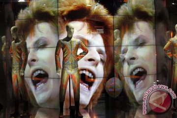 Koleksi seni David Bowie dipamerkan di Hong Kong