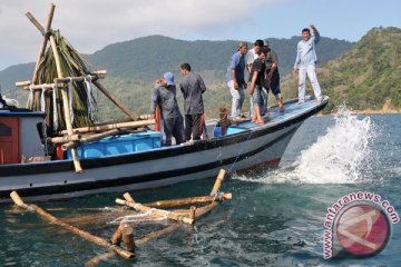 KRI Soputan bersihkan 16 rumpon ilegal