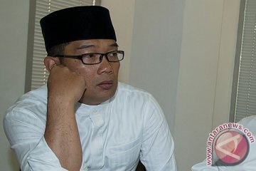 Ridwan Kamil latihan baca Dasa Sila Bandung sampai kamar mandi