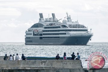 Kapal pesiar L`Austral Prancis singgahi Ambon