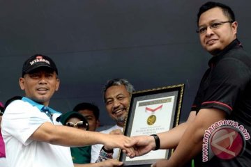 Bekasi torehkan rekor MURI untuk penyajian gabus pucung terbanyak