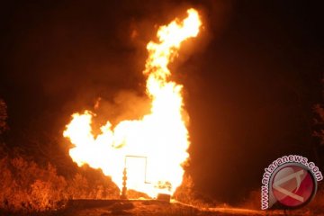 Sumur minyak ilegal di Bajubang Jambi terbakar
