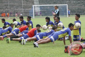 Persegres GU mulai latihan sore