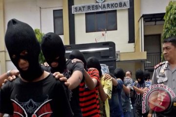 Polres Tulungagung tangkap lima begal bersenjata parang