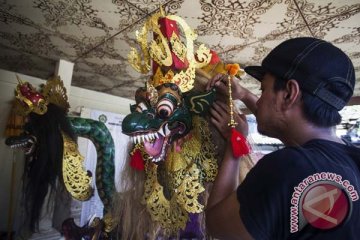 Kelompok musik Yogyakarta pentas di Bali