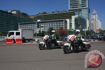 Atraksi wanita polisi cantik kendarai motor 1.800cc meriahkan HUT Polantas