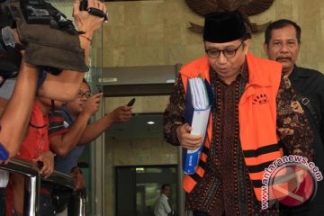 Waryono Karno didakwa dapat gratifikasi 334.862 dolar