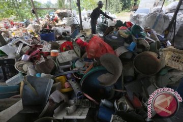 Masyarakat Padang Panjang tukar sampah dengan sembako