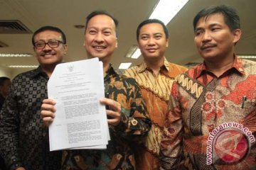 Agus Gumiwang tinjau ruang Fraksi Golkar setelah putusan Menkumham