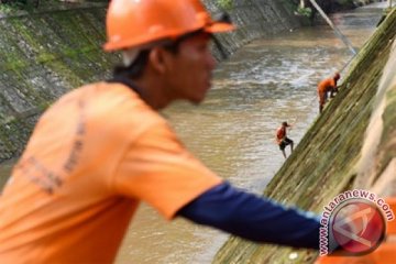 Pasukan Oranye penjaga kali-kali Jakarta