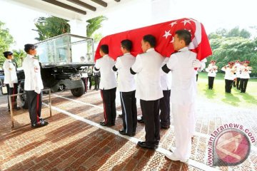 Warga Singapura beri Lee Kuan Yew penghormatan terakhir