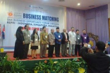 Bisnis Tiga Negara/YJ Naim