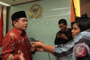 Ical persilakan Ade Komaruddin maju