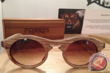 Frame kacamata dari kayu pohon jengkol