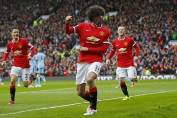 Mata dan Fellaini bawa MU atasi Palace 2-1